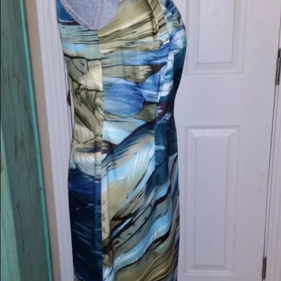 Sleeveless sheath dress - Picture 3 of 7